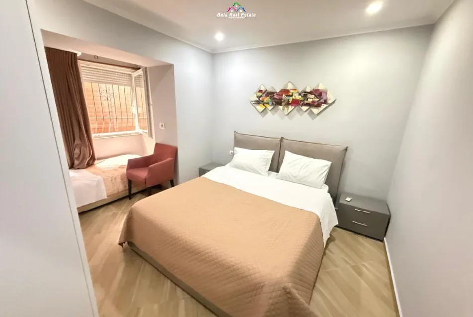 Tirane, jepet me qera apartament 1+1 Kati 1, 70 m² 530 € (Rruga Ferit Stermasi)