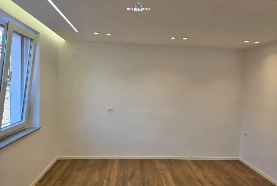 Tirane, shes garsonier 1+1 Kati 1, 30 m² 83.000 € (Rruga 4 Deshmoret)