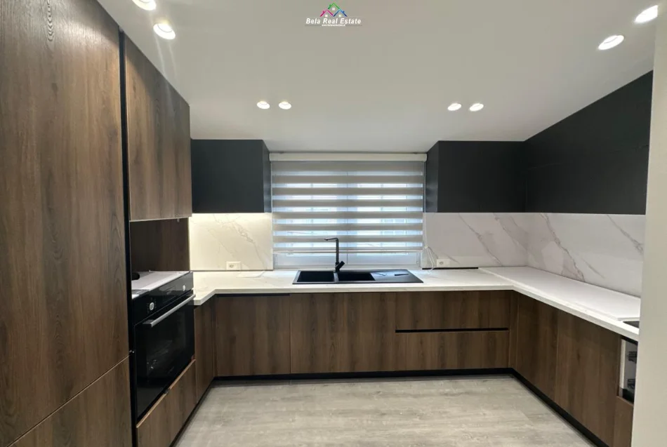 Tirane, jepet me qera Vile 5+1+Aneks Kati 3, 420 m² 3.500 € (Rruga e Elbasanit)