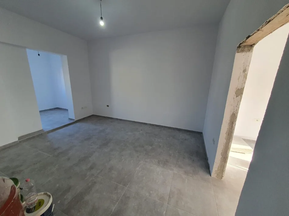 Durres, shes apartament 1+1+Ballkon Kati 2, 75 m² 52.000 € (shkozet)