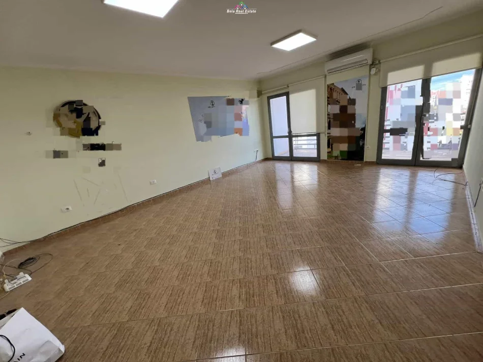 Tirane, jepet me qera zyre Kati 6, 106 m² 730 € (zogu i zi)