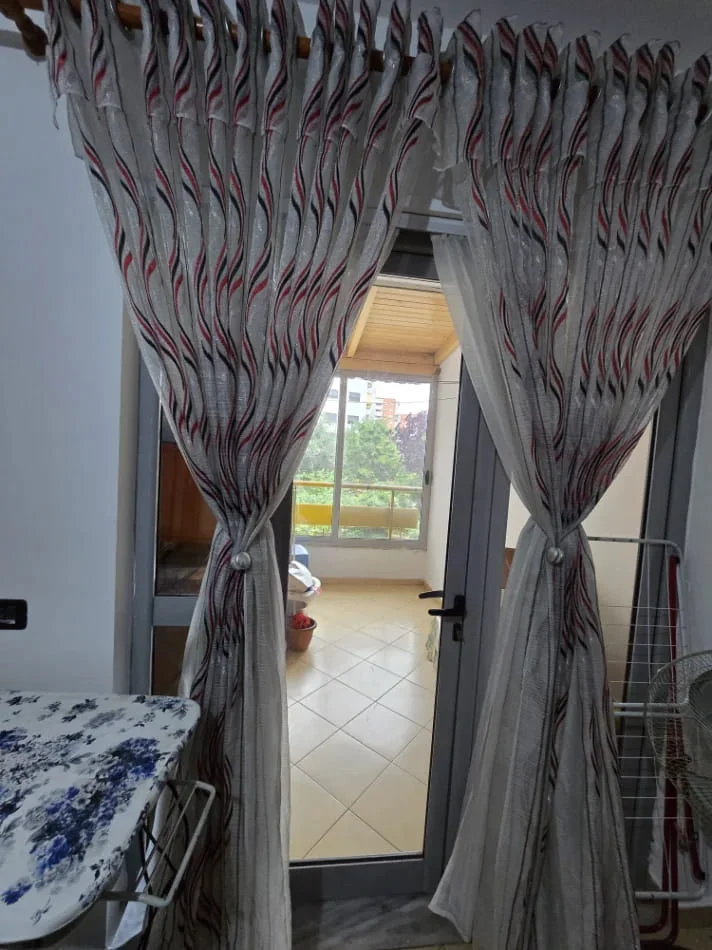 Tirane, jepet me qera apartament 2+1 Kati 1, 108 m² 580 € (Bulevardi Bajram Curri)