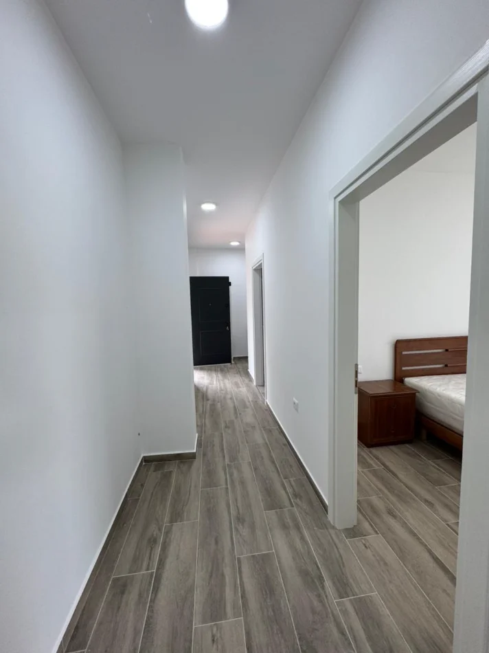 Tirane, jepet me qera apartament 2+1+Ballkon Kati 2, 80 m² 400 € (Kombinat)