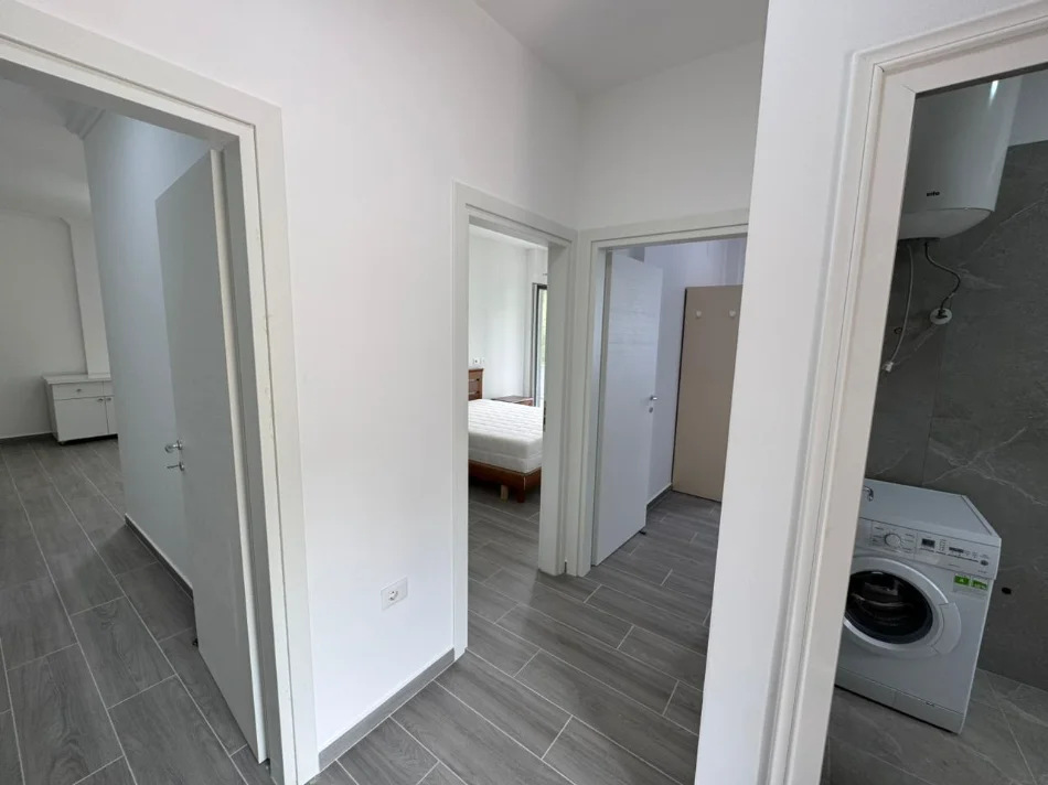 Tirane, jepet me qera apartament 2+1+Ballkon Kati 2, 120 m² 500 € (Kombinat)