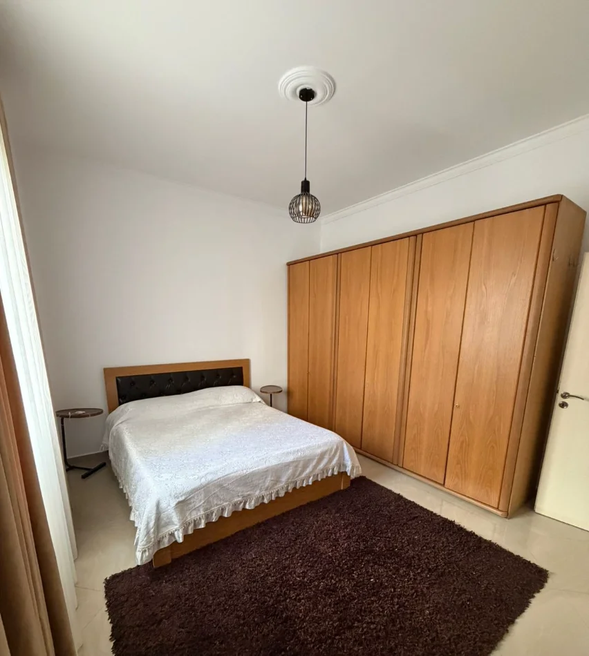 Tirane, jepet me qera apartament 2+1 , 110 m² 650 € 