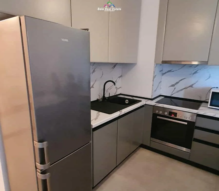 Tirane, jepet me qera apartament 1+1 Kati 7, 70 m² 500 € (Rruga Kongresi i Manastirit)