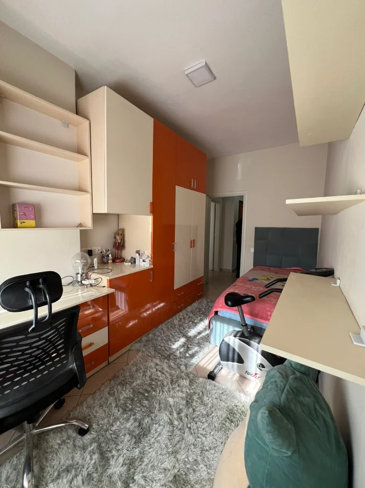 Tirane, jepet me qera apartament 2+1 , 80 m² 650 € (Rruga Irfan Tomin)