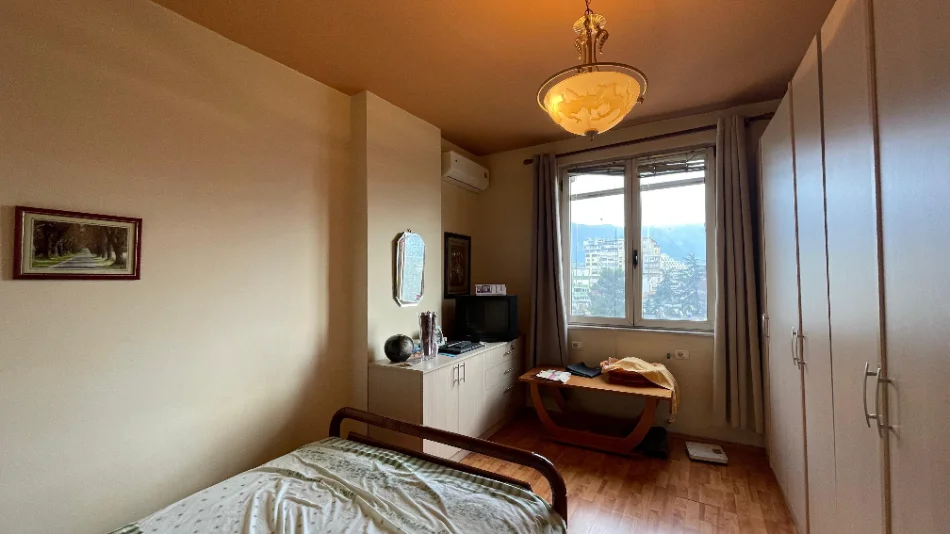 Tirane, jepet me qera apartament 2+1+Ballkon Kati 8, 130 m² 850 € (Myslym Shyri/Drejtoria e Policise)
