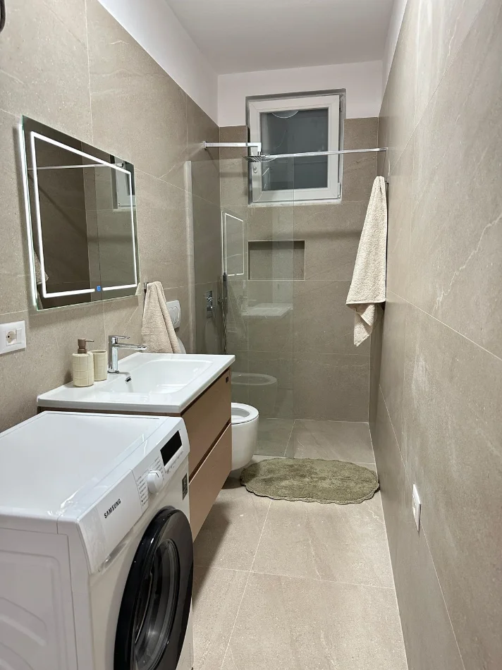 Tirane, jepet me qera apartament 1+1 Kati 1, 50 m² 450 € (Pranë Spitalit “Nënë Tereza”)