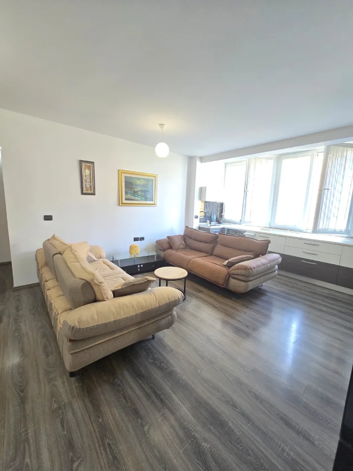 Tirane, shitet apartament 2+1+Ballkon Kati 6, 90 m² 195.000 € (Ish Fusha e Aviacionit)