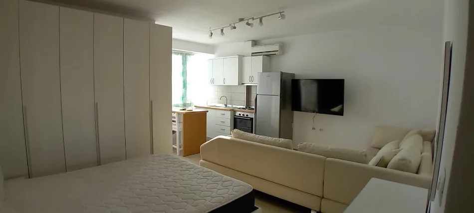 Tirane, jepet me qera garsonier Kati 5, 50 m² 400 € (Rruga Ferit Xhajko)