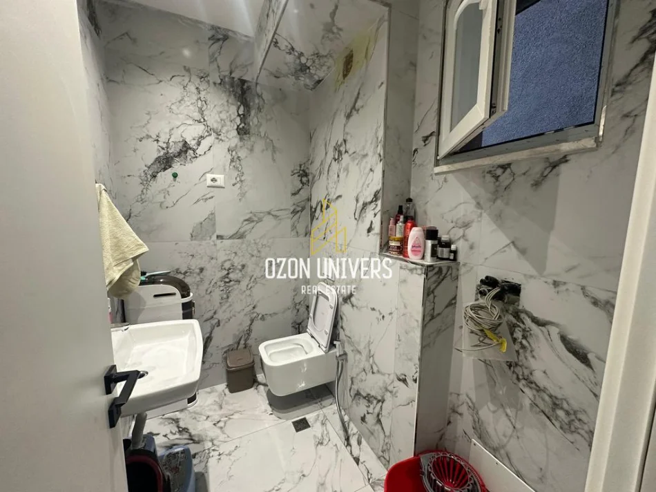 Tirane, jepet me qera ambient biznesi + parkim Kati 1, 75 m² 700 € (Rruga Don Bosko)