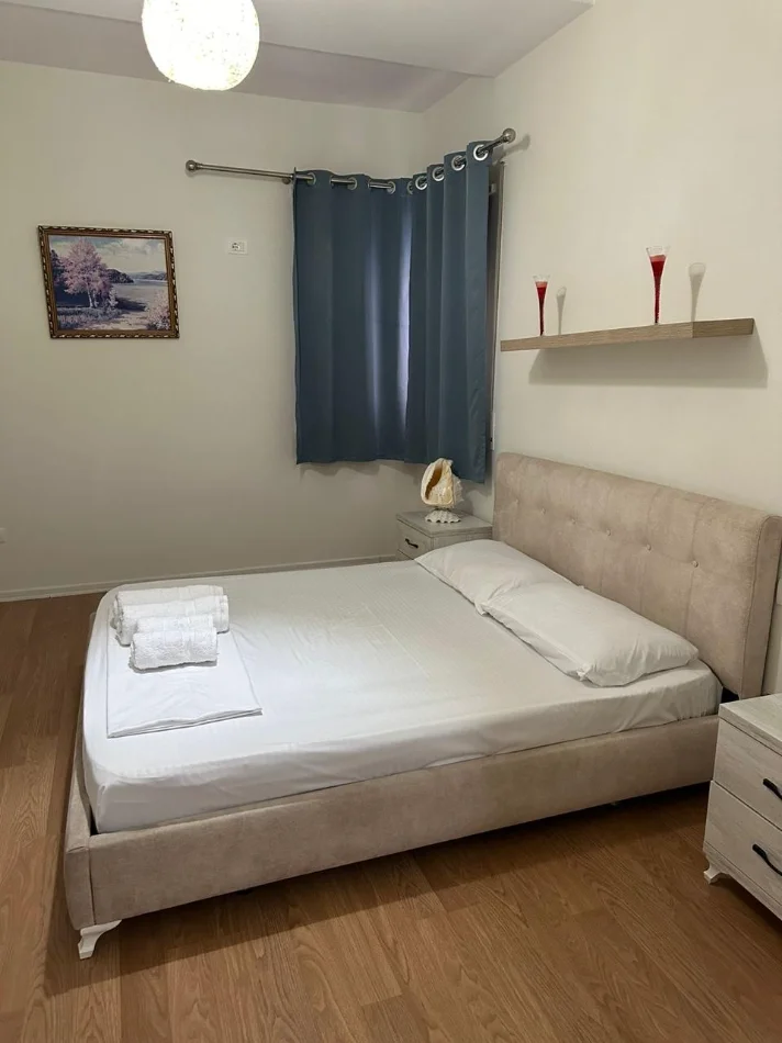 Tirane, jepet me qera apartament 1+1+Ballkon Kati 4, 60 m² 500 € (Brryli)