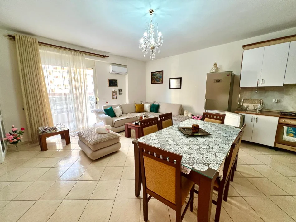 Vlore - Lungomare, shitet apartament+verande | Penthouse 2+1 Kati 3, 231 m² 250.000 € (Rruga Kosova, Skele, Vlore)