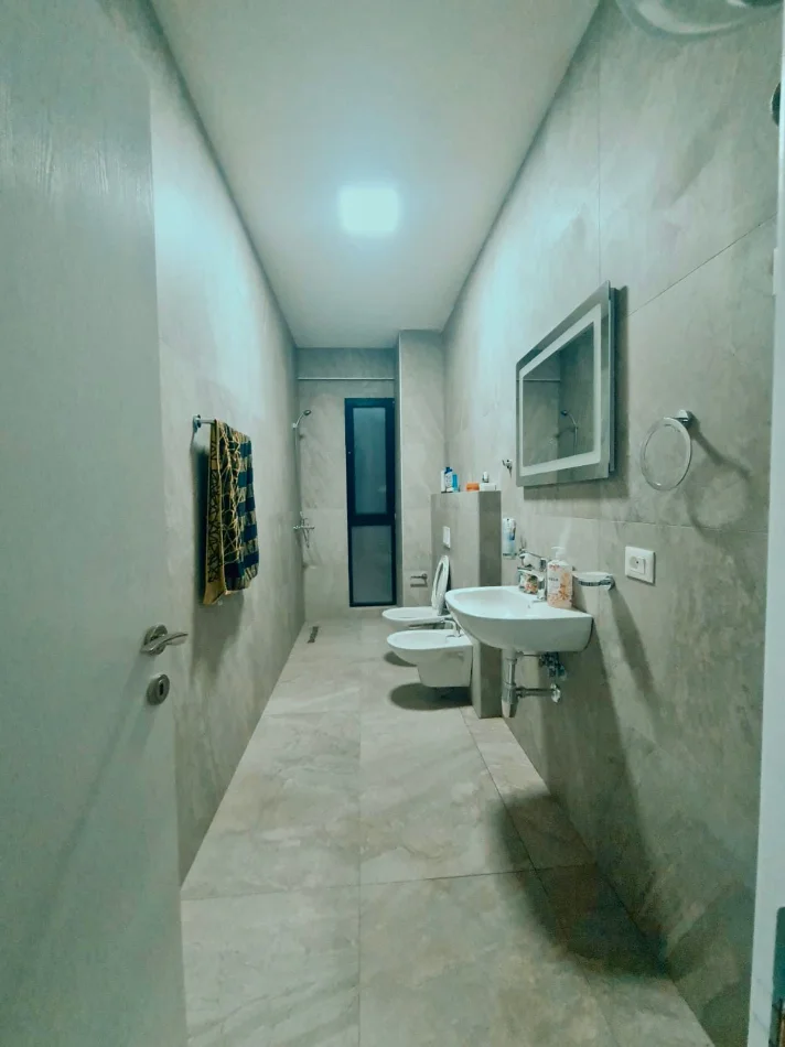 Tirane, jepet me qera apartament 2+1+Ballkon Kati 9, 117 m² 650 € (Rurga e DIbres)