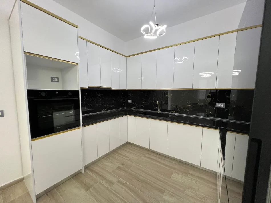 Tirane, jepet me qera Vile Kati 3, 100 m² 65.000 € (Rruga Pano Lulo)