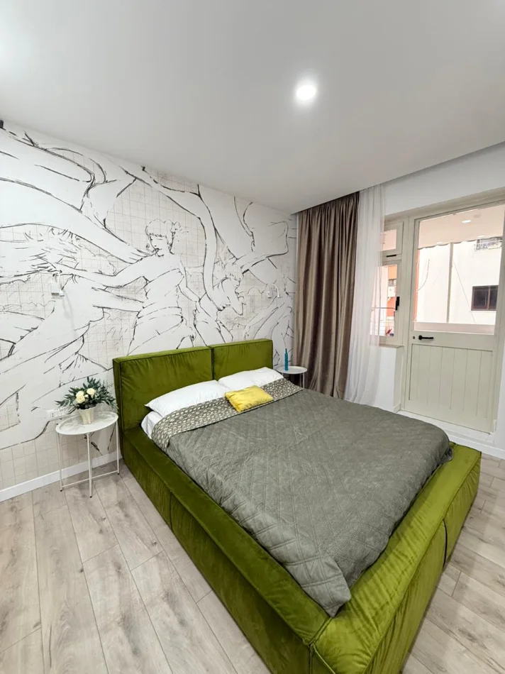 Tirane, shes apartament 2+1+Ballkon Kati 3, 70 m² 250.000 € (Pallatet Agimi Ish-Blloku)
