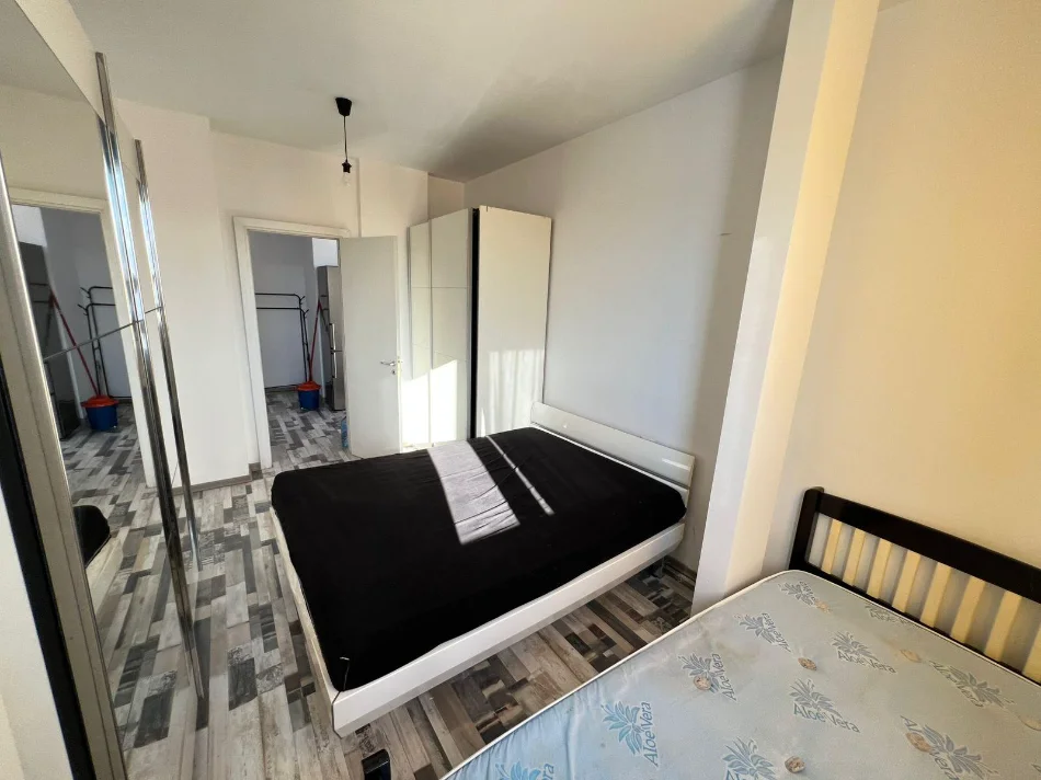 Tirane, jepet me qera apartament 1+1 , 90 m² 650 € (Vasil Shanto)