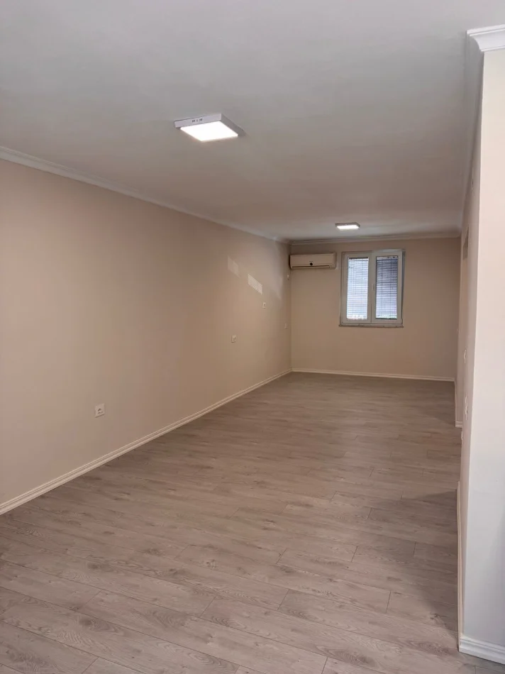 Tirane, jepet me qera zyre , 70 m² 800 € (21 Dhjetorit)
