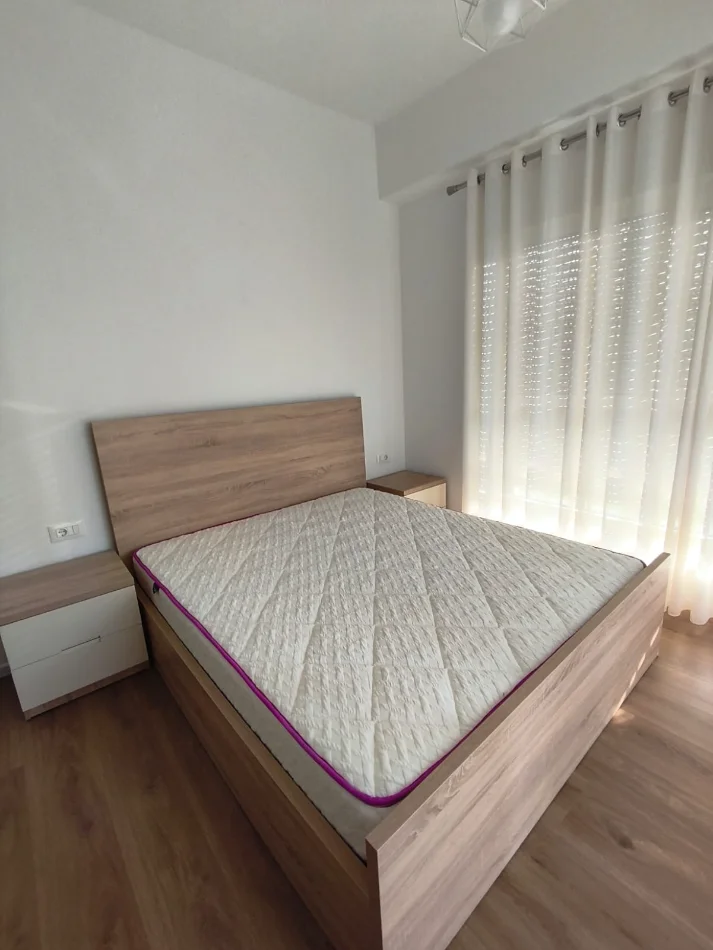 Tirane, jepet me qera apartament 2+1+Ballkon Kati 4, 98 m² 500 € (Ali Demi/Rezidenca Kaimi)