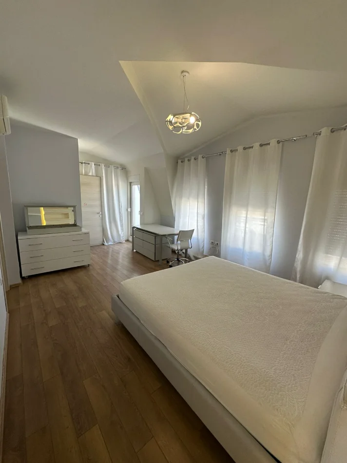 Tirane, jepet me qera Vile 3 Katshe , 150 m² 2.500 € (TEG)