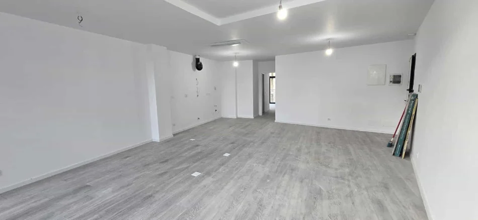 Tirane, jepet me qera zyre Kati 1, 87 m² 1.500 € (Liqeni artificial)