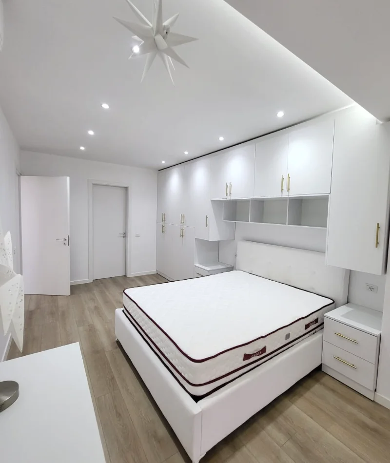 Tirane, jepet me qera apartament 2+1+Ballkon , 120 m² 1.000 € 