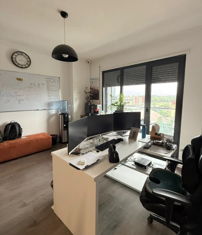 Tirane, jepet me qera zyre , 125 m² 900 € 