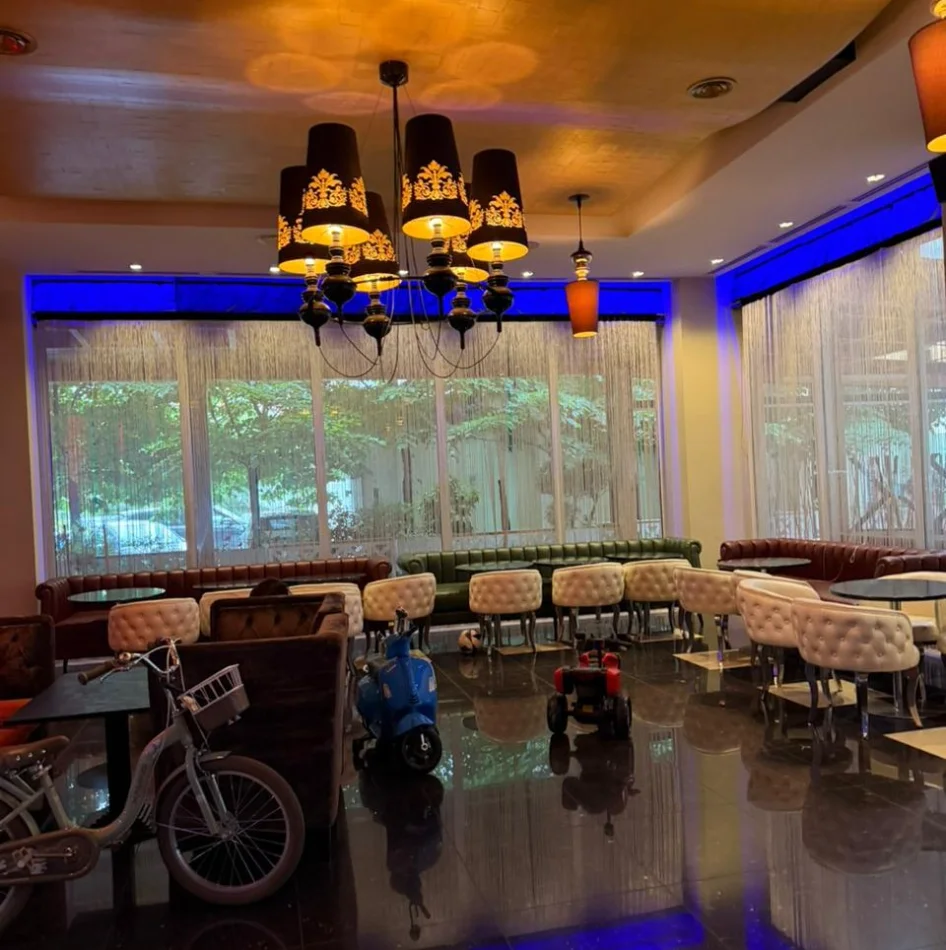 Tirane, shitet ambjent biznesi , 300 m² 1.300.000 € 
