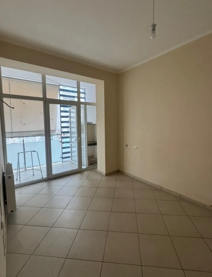 Tirane, shitet apartament 1+1 , 72 m² 210.000 € 