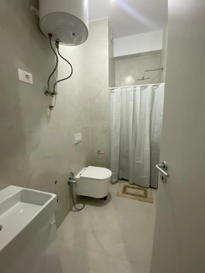 Tirane, jepet me qera apartament 1+1+Ballkon Kati 3, 58 m² 400 € (Ali Demi/Rezidenca Kadiu)