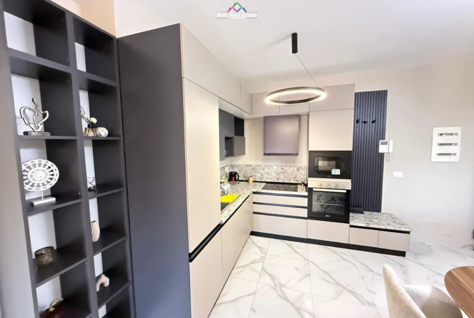 Tirane, jepet me qera apartament 3+1+Ballkon Kati 15, 130 m² 1.500 € (garden buildig)