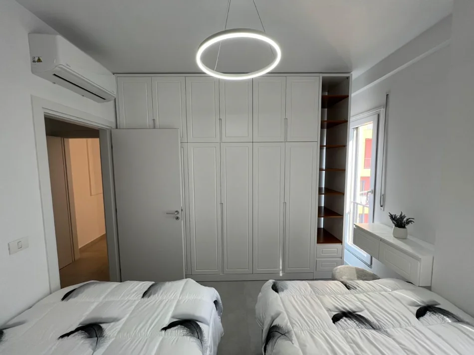 Tirane, jepet me qera apartament 2+1+Ballkon Kati 6, 100 m² 1.000 € (Shkolla e Kuqe/Rruga Faik Ternova)