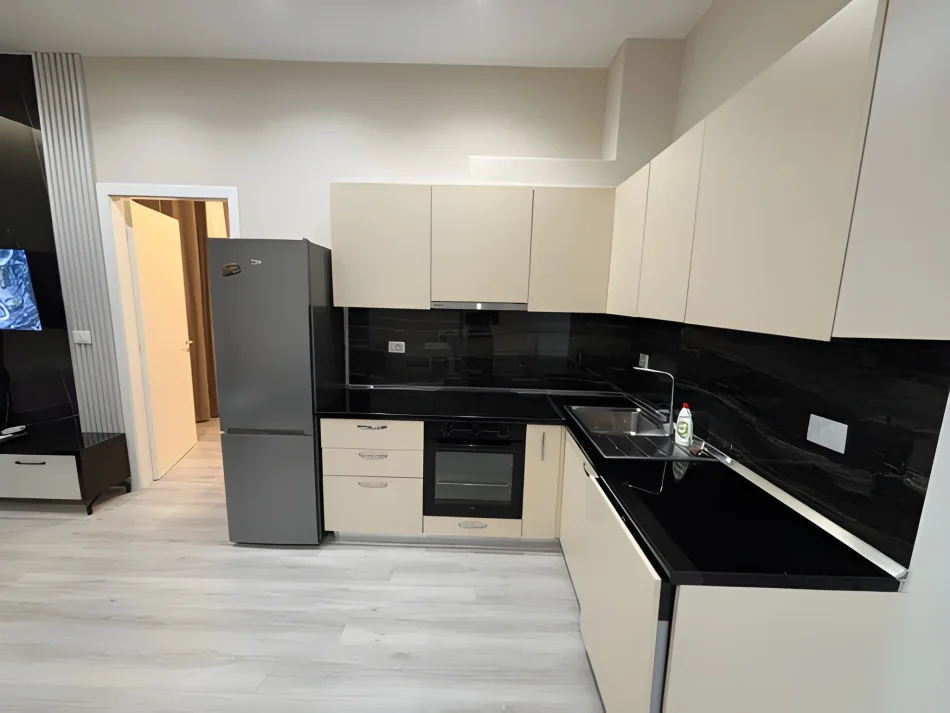 Tirane, jepet me qera apartament 1+1+Ballkon Kati 1, 62 m² 550 € (Kopshti Botanik)