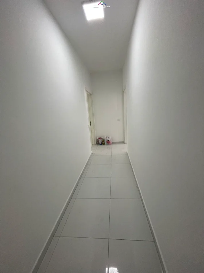 Tirane, jap me qera zyre Kati 2, 105 m² 1.050 € (Komuna e Parisit, Kompleksi Kika)