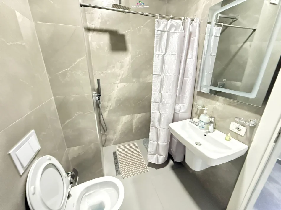 Tirane, jepet me qera apartament 1+1+Ballkon Kati 7, 65 m² 500 € 