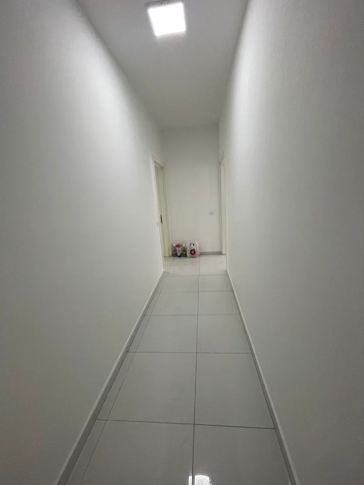 Tirane, jepet me qera zyre Kati 2, 105 m² 1.050 € (kompleksi kika 2)