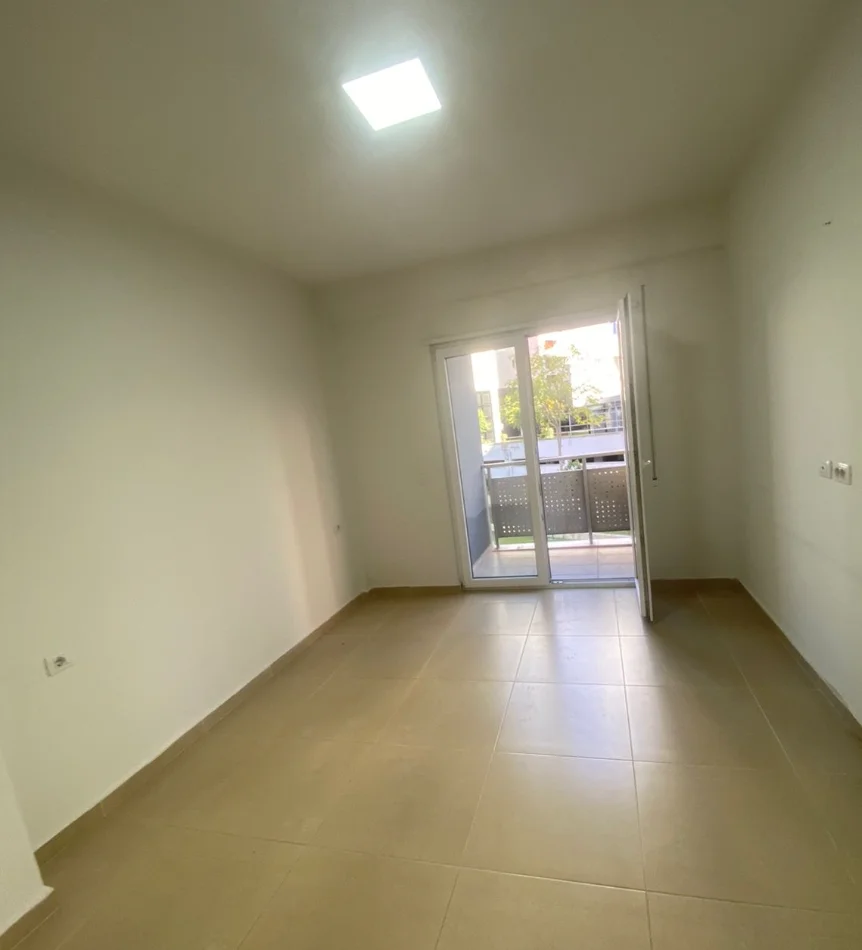 Tirane, jepet me qera zyre , 93 m² 1.000 € 