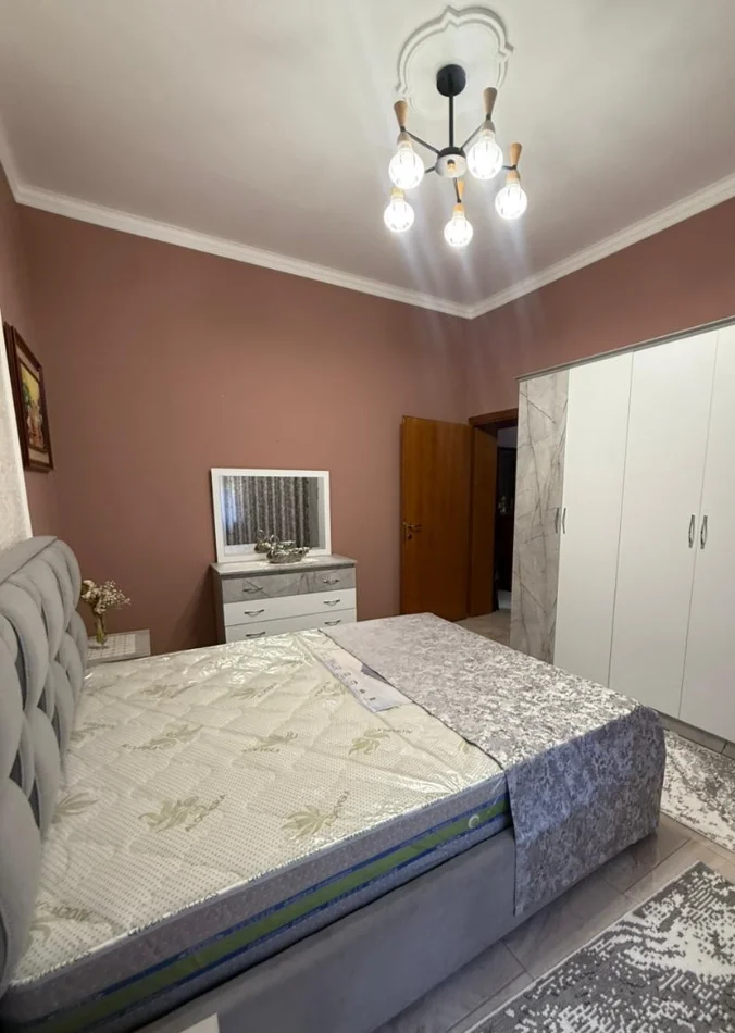 Tirane, jepet me qera apartament 2+1 , 65 m² 650 € 