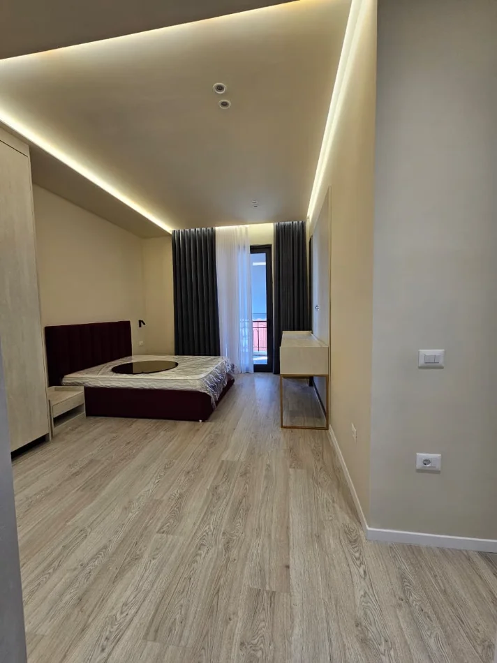Tirane, jepet me qera apartament 2+1 , 120 m² 1.600 € (Kompleksi Delijorgji)