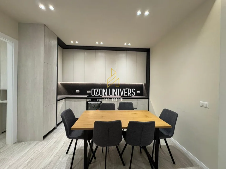 Tirane, jepet me qera apartament 2+1+Ballkon Kati 8, 114 m² 1.500 € (Kompleksi Delijorgji, Rruga e Kavajës)