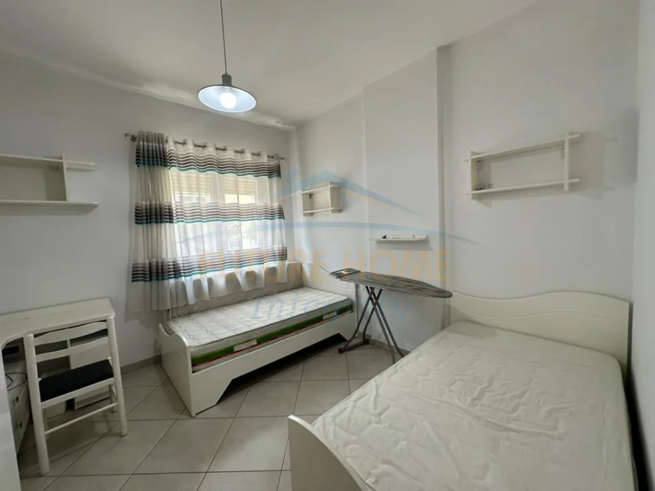 KOMUNA PARISIT, JEPET 2+1 ME PARKIM PER QERA, 750 EURO NE MUAJ
