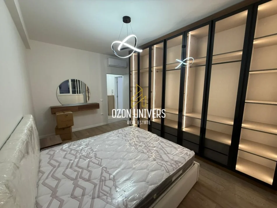 Tirane, jepet me qera apartament 1+1+Ballkon Kati 1, 67 m² 800 € (Komuna e Parisit)