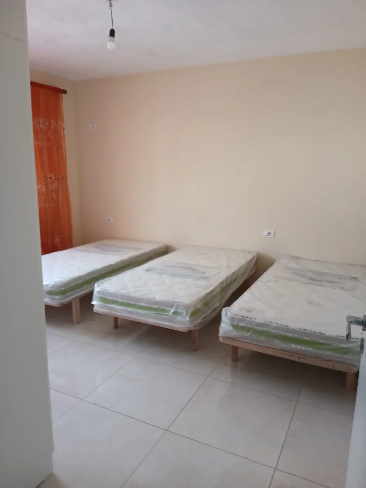 Tirane, jepet me qera apartament 1+1+Ballkon , 65 m² 450 € (Medreseja)