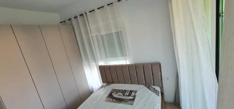 Tirane, jepet me qera apartament 2+1+Ballkon Kati 5, 70 m² 500 € (Ali Demi/Rezidenca Kadiu)