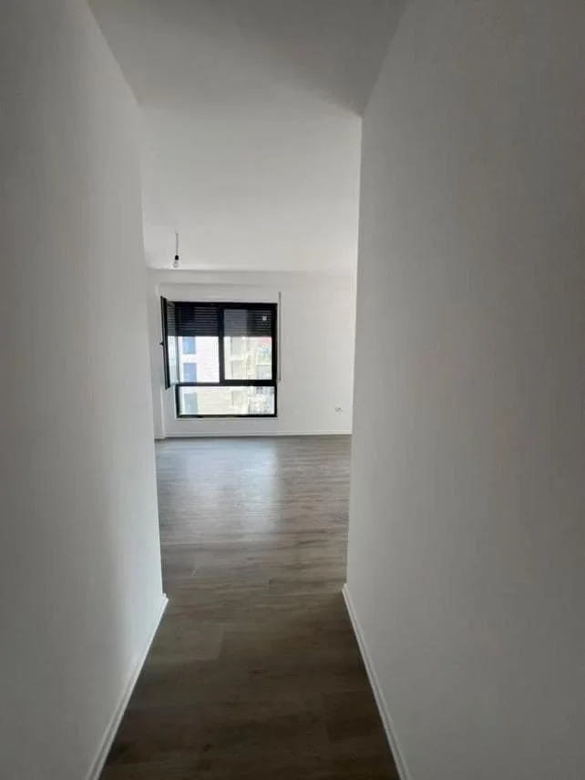 Tirane, jepet me qera zyre Kati 2, 103 m² 800 € (xhanfize keko)