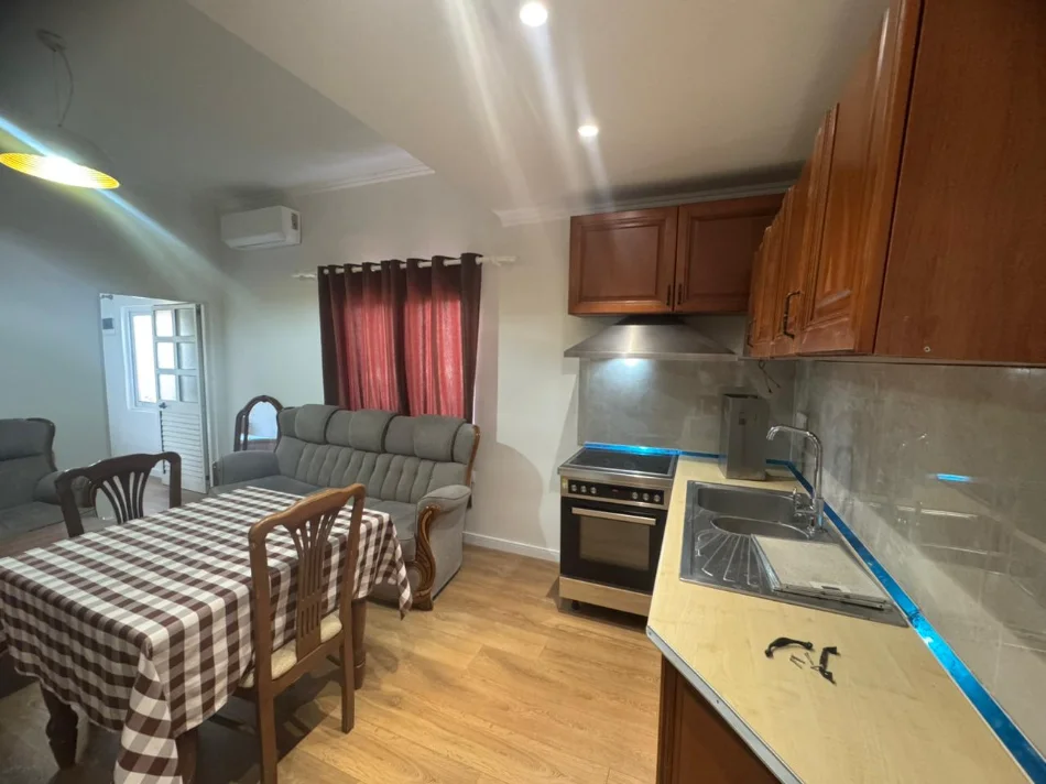 Tirane, jepet me qera apartament 1+1+Ballkon , 60 m² 400 € (Selite e Vogel ( afer uni Marin Barleti))