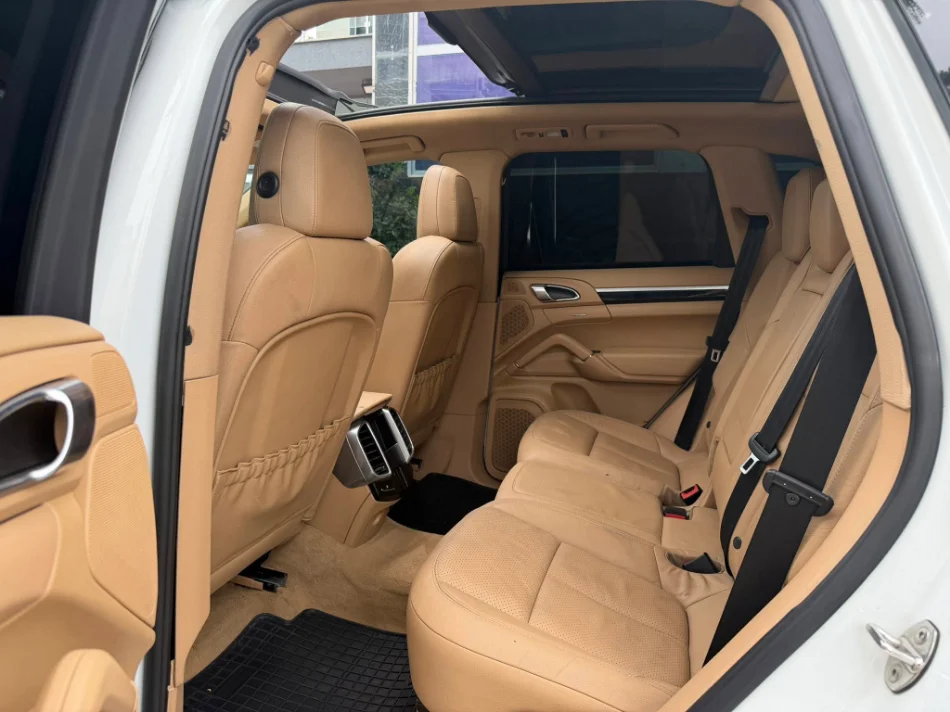 Fier, shes makine PORSCHE CAYENNE-3.0 DIESEL-PANORAMA-SUPER GJENDJE--NDERROHET Nafte, e bardhë automatik Klima 252.000 km 14.500 €
