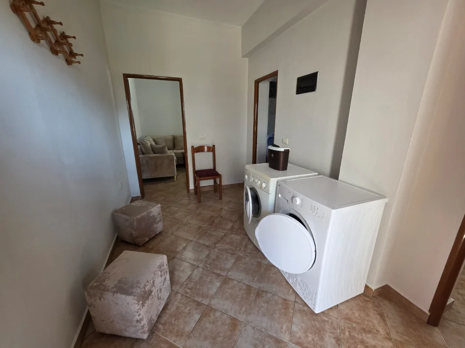 Tirane, jepet me qera apartament 1+1+Ballkon Kati 2, 60 m² 400 € (pranë Spitalit Amerikan 3)