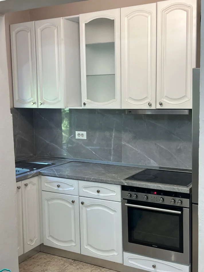 Tirane, jepet me qera apartament 1+1+Ballkon Kati 4, 68 m² 550 € (Ministria e Jashtme)